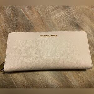 Michael Kors Jet Set Travel Large Logo Continental Wristlet